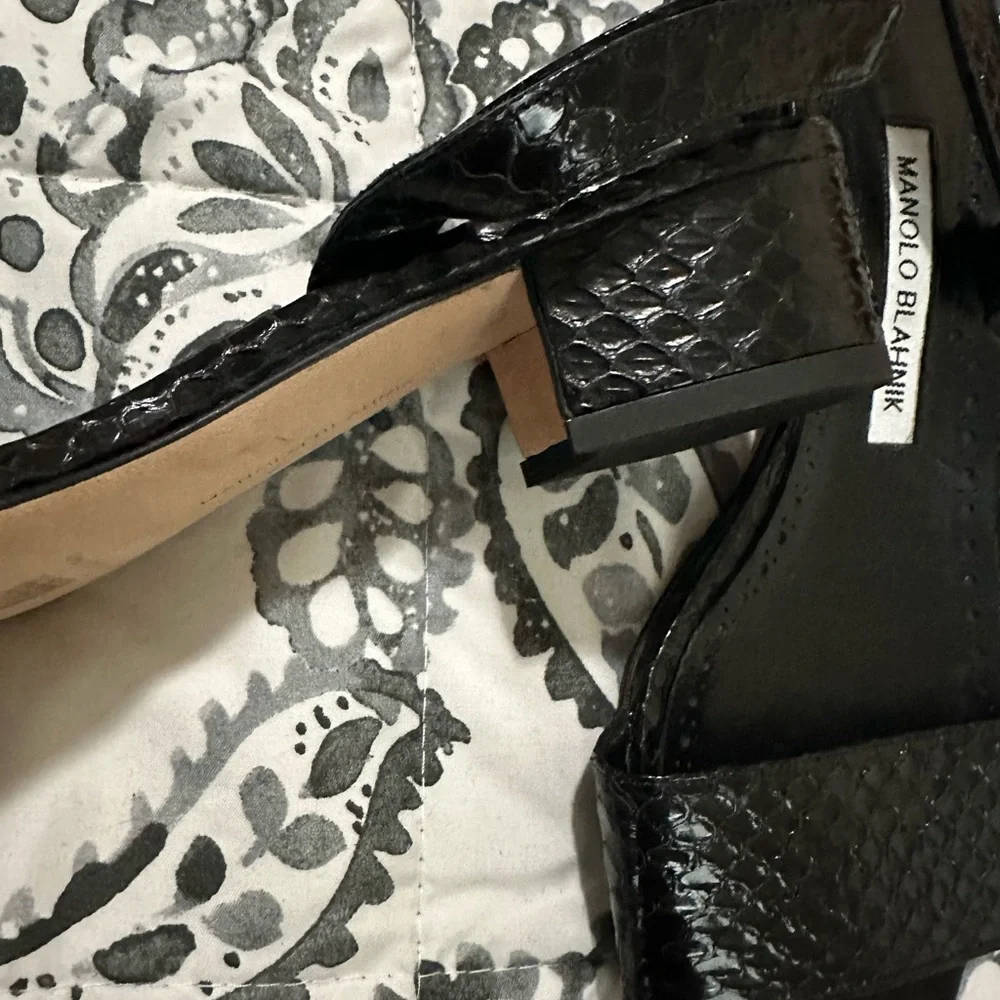 Manolo Blahnik Textured Black Sandals - Picture 12 of 16